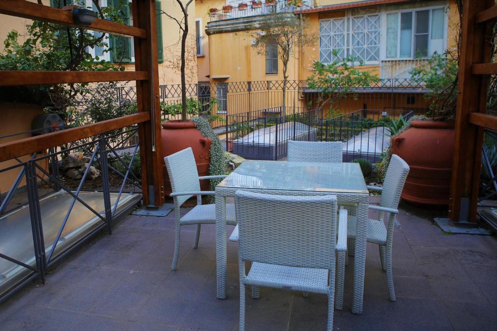 Suite Piazza Del Gesu By Domusextra Naples Exterior photo