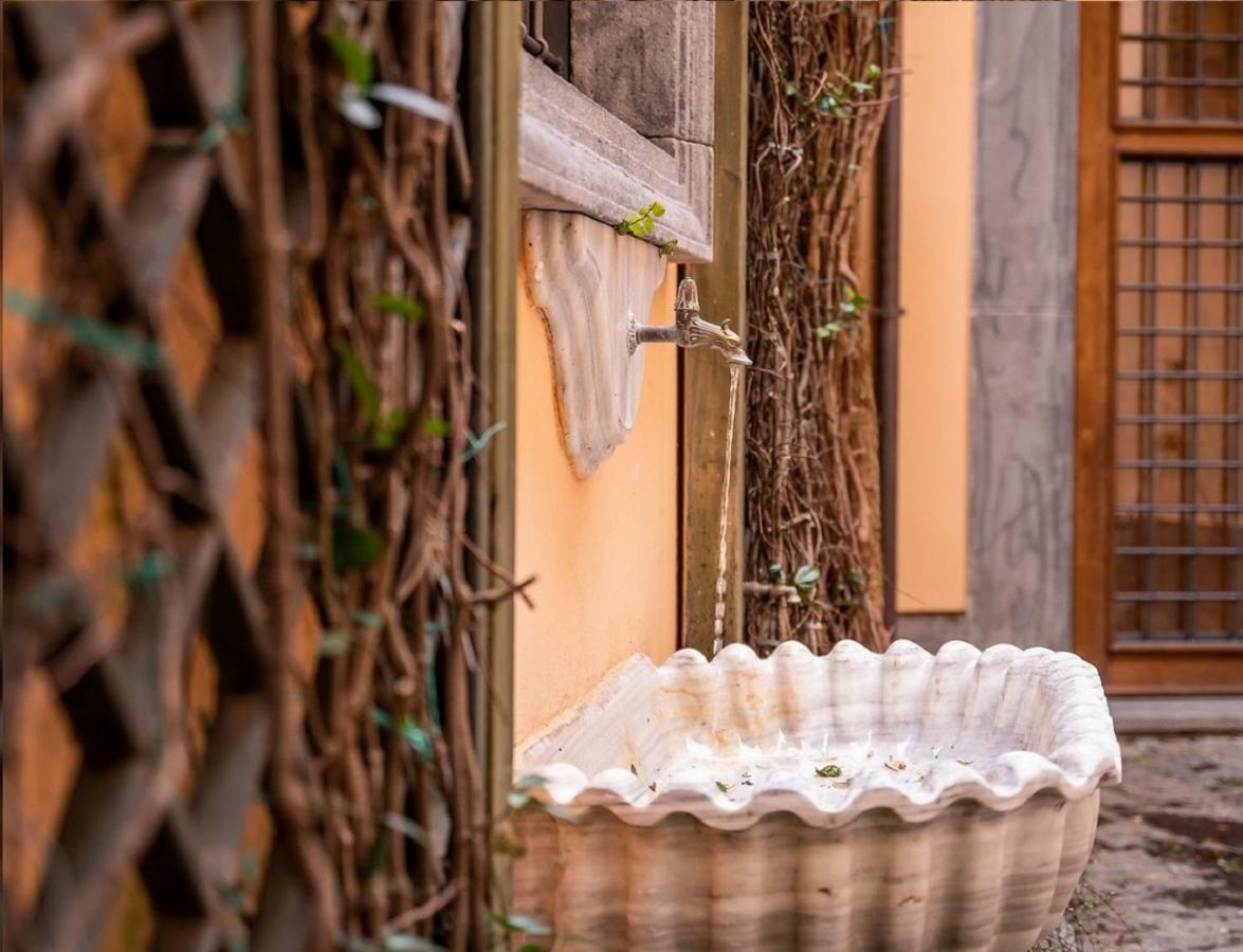 Suite Piazza Del Gesu By Domusextra Naples Exterior photo