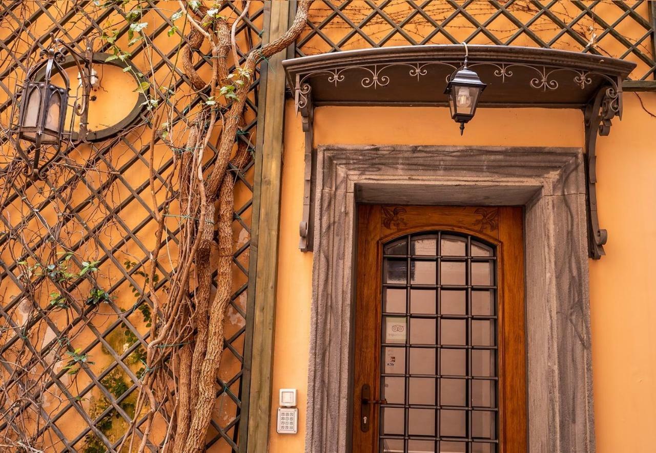Suite Piazza Del Gesu By Domusextra Naples Exterior photo