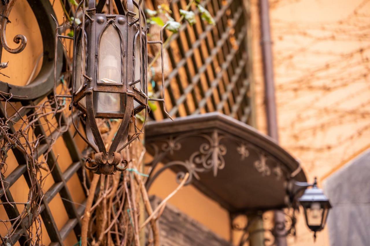Suite Piazza Del Gesu By Domusextra Naples Exterior photo